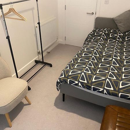 Small Double Room To Rent Newhaven Bagian luar foto